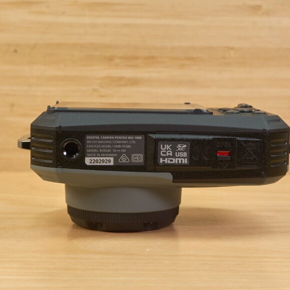 Pentax WG-1000 Adventure Proof 16MP Digital Camera - Picture 9 of 10